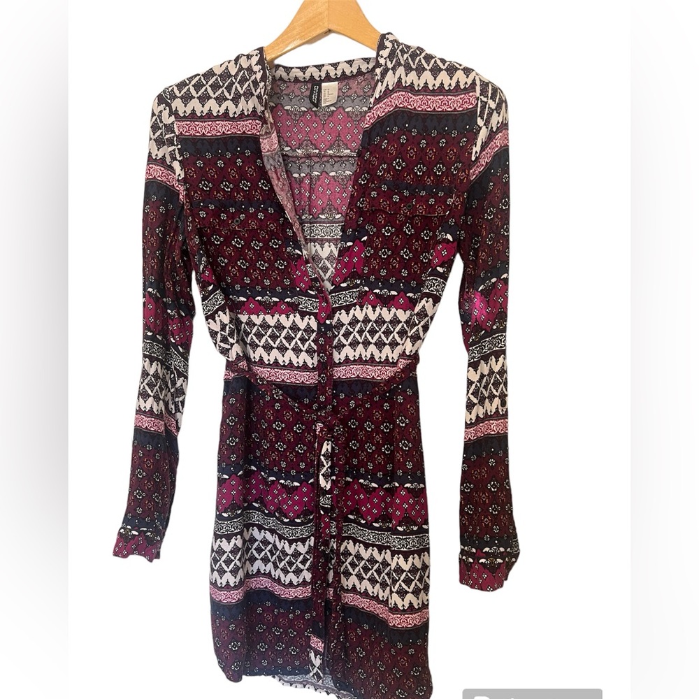 H&M women’s dress with a belt- size 10